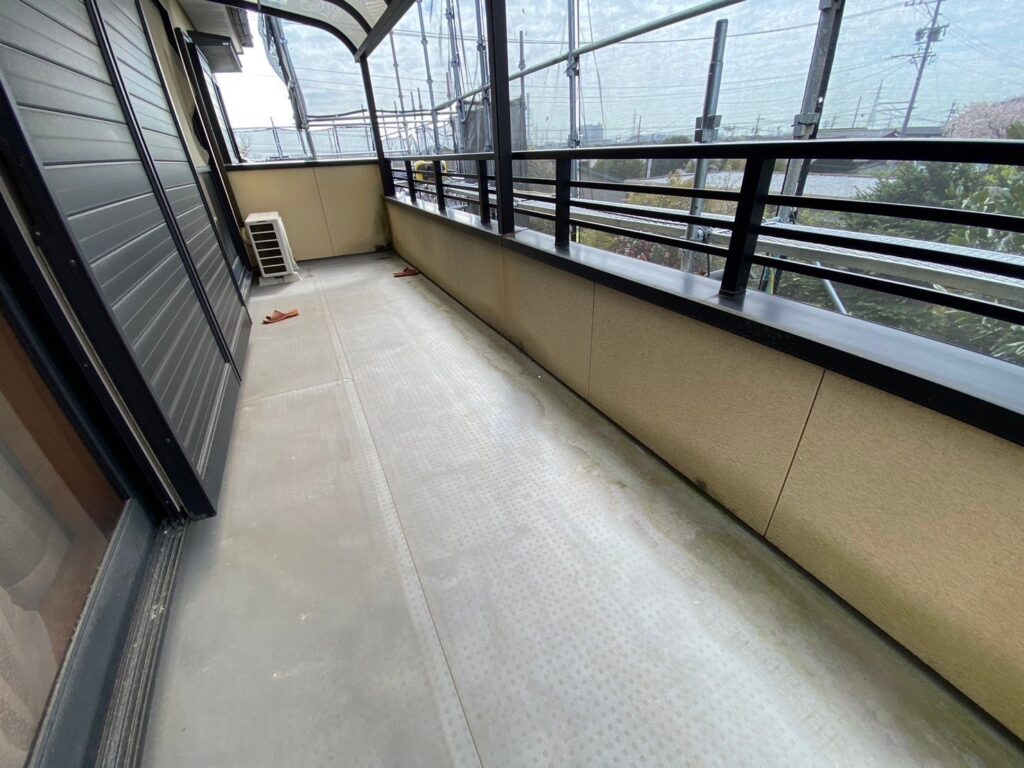 愛知県 知多郡 ベランダ塗装 ﻿破風板軒天塗装 雨漏り ﻿雨漏り修理 屋根工事 ﻿屋根リフォーム 屋根塗装 漆喰工事