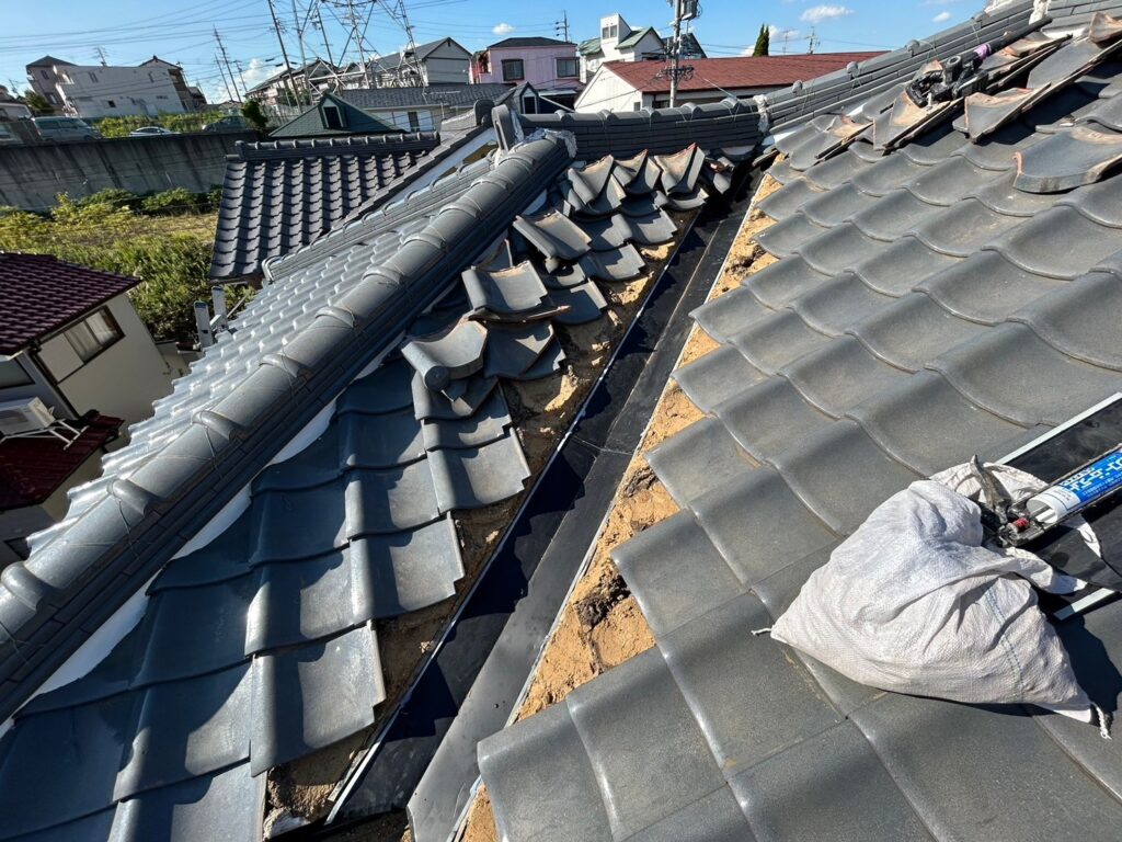 愛知県 名古屋市緑区 屋根工事 谷板金施工 屋根修理 雨漏り 漆喰 瓦工事 外装工事 内装工事 リフォーム工事 外壁塗装