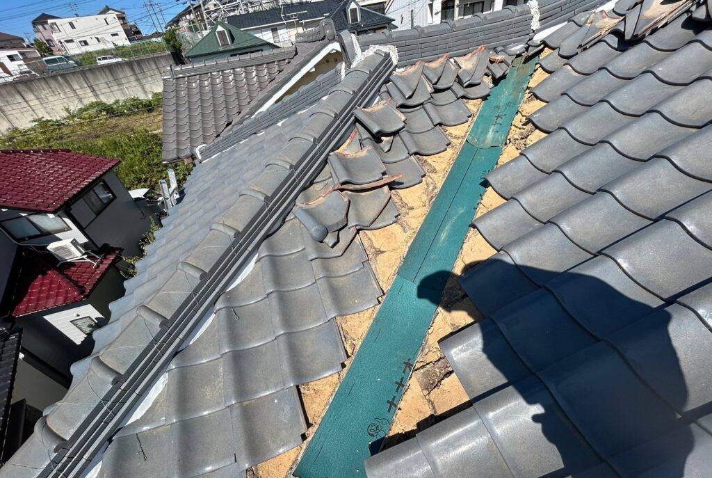 愛知県 名古屋市緑区 屋根工事 谷板金施工 屋根修理 雨漏り 漆喰 瓦工事 外装工事 内装工事 リフォーム工事 外壁塗装