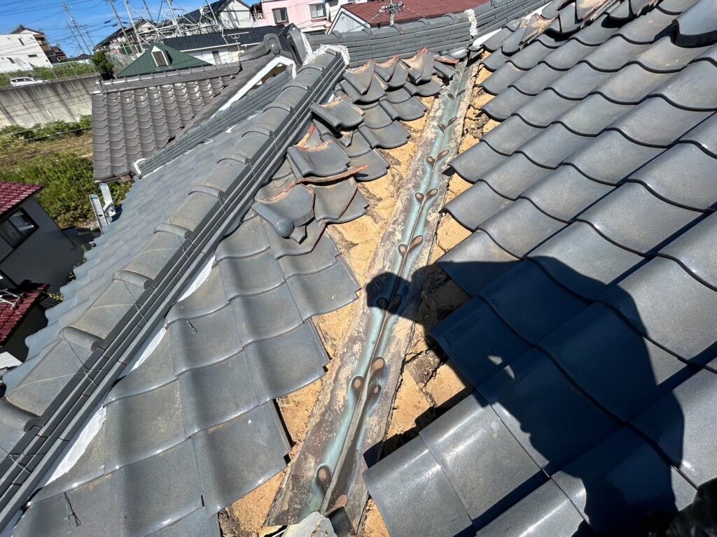 愛知県 名古屋市緑区 屋根工事 谷板金施工 屋根修理 雨漏り 漆喰 瓦工事 外装工事 内装工事 リフォーム工事 外壁塗装